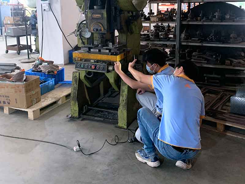 安全光栅一直闪烁红灯如何解决