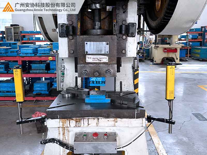 安全光幕：工业自动化安全守护者