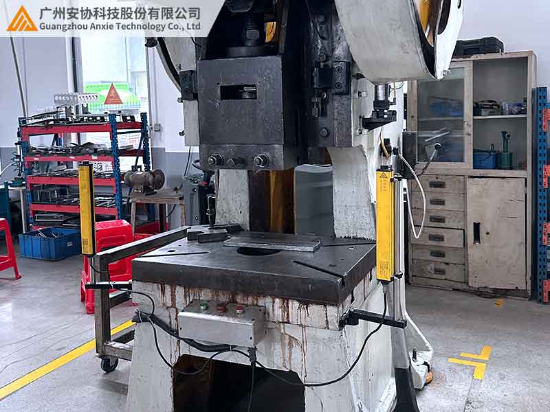 冲压设备安全光栅防护等级选择指南
