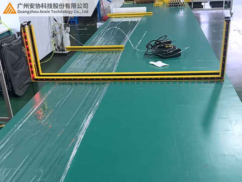 自动化设备中的U型安全光栅应用