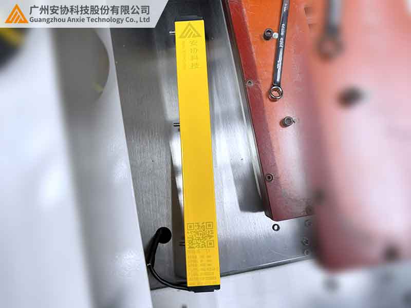 安全光栅的光同步与线同步有什么不同