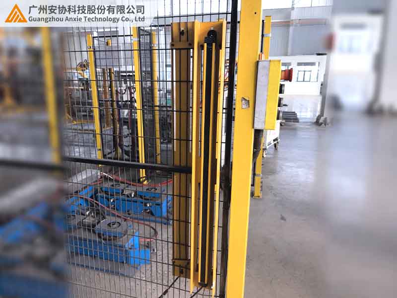 安全防护栏上的安全光栅主要作用