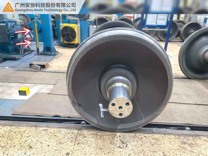 安全光栅对转向架车轮锻件生产区域的防护