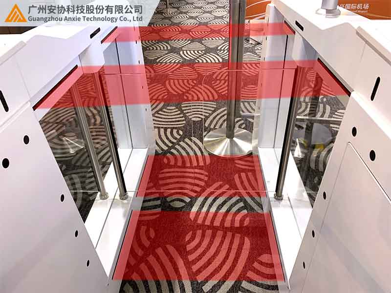 大兴国际机场收费出入口的安全光栅应用案例.jpg