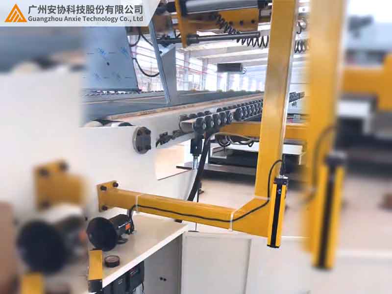 漫反射型安全光栅接入报警器警示危险区域