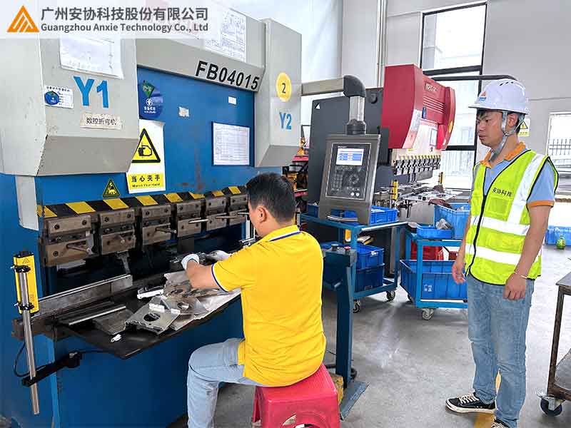 数控折弯机的安全光栅选型指南