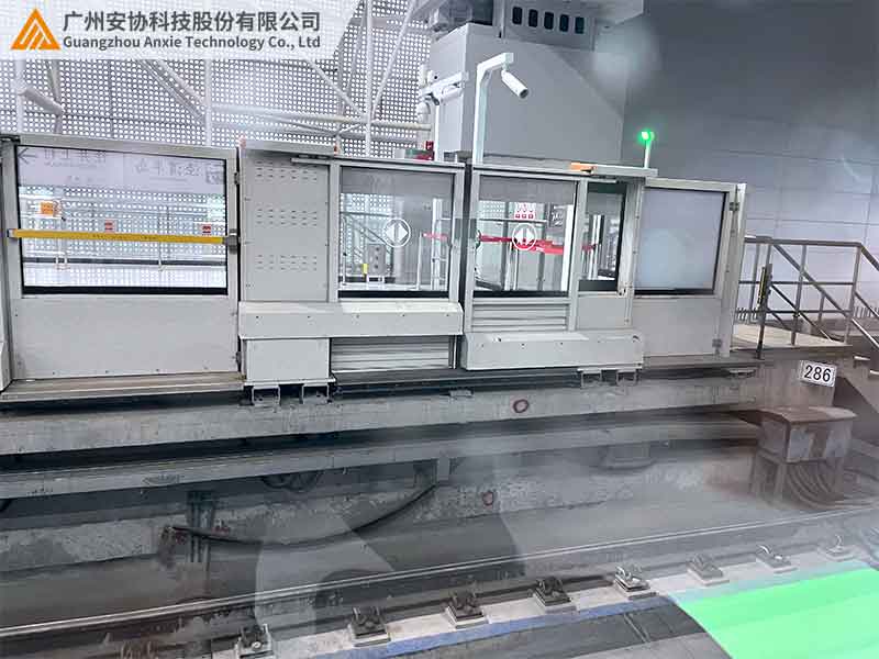 地铁站台安全光栅守护乘客的最后一道防线